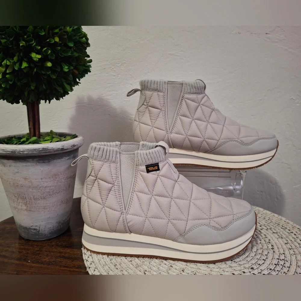 Teva Reember Quilted Gray Women's Ankle Winter Boots Size 9. - Picture 1 of 8